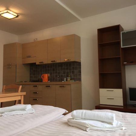 Residence La Familia Прага Экстерьер фото