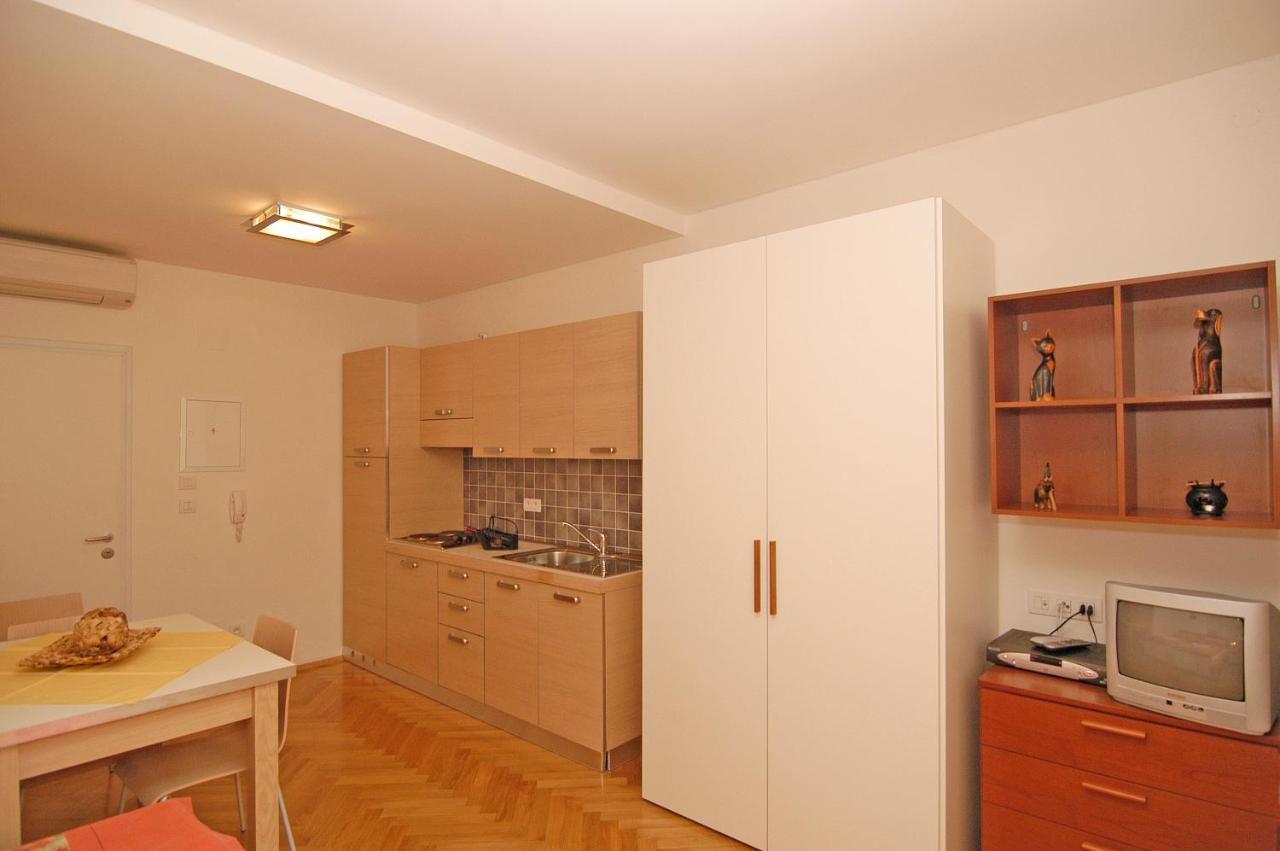 Residence La Familia Прага Экстерьер фото