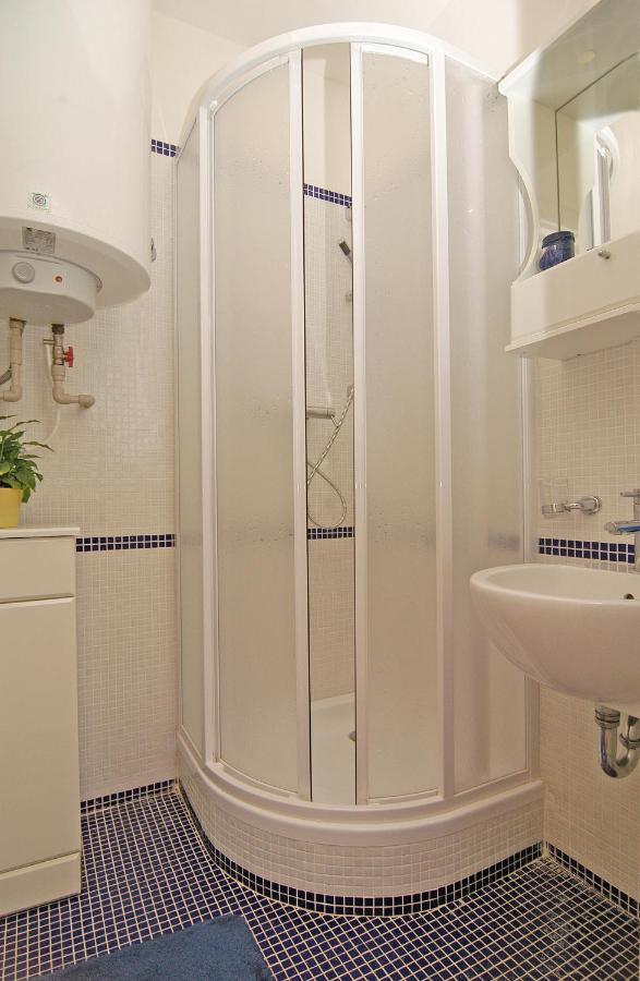 Residence La Familia Прага Экстерьер фото