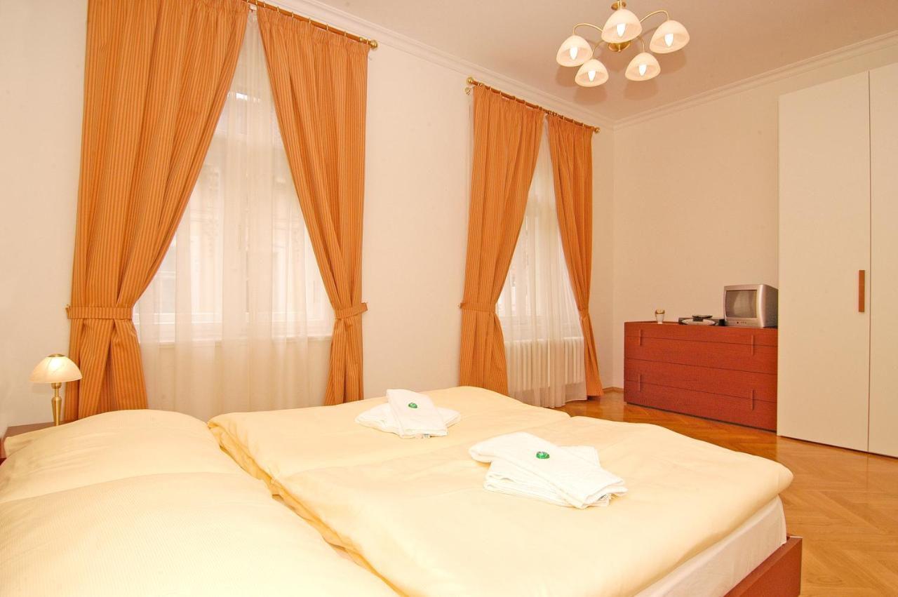 Residence La Familia Прага Экстерьер фото