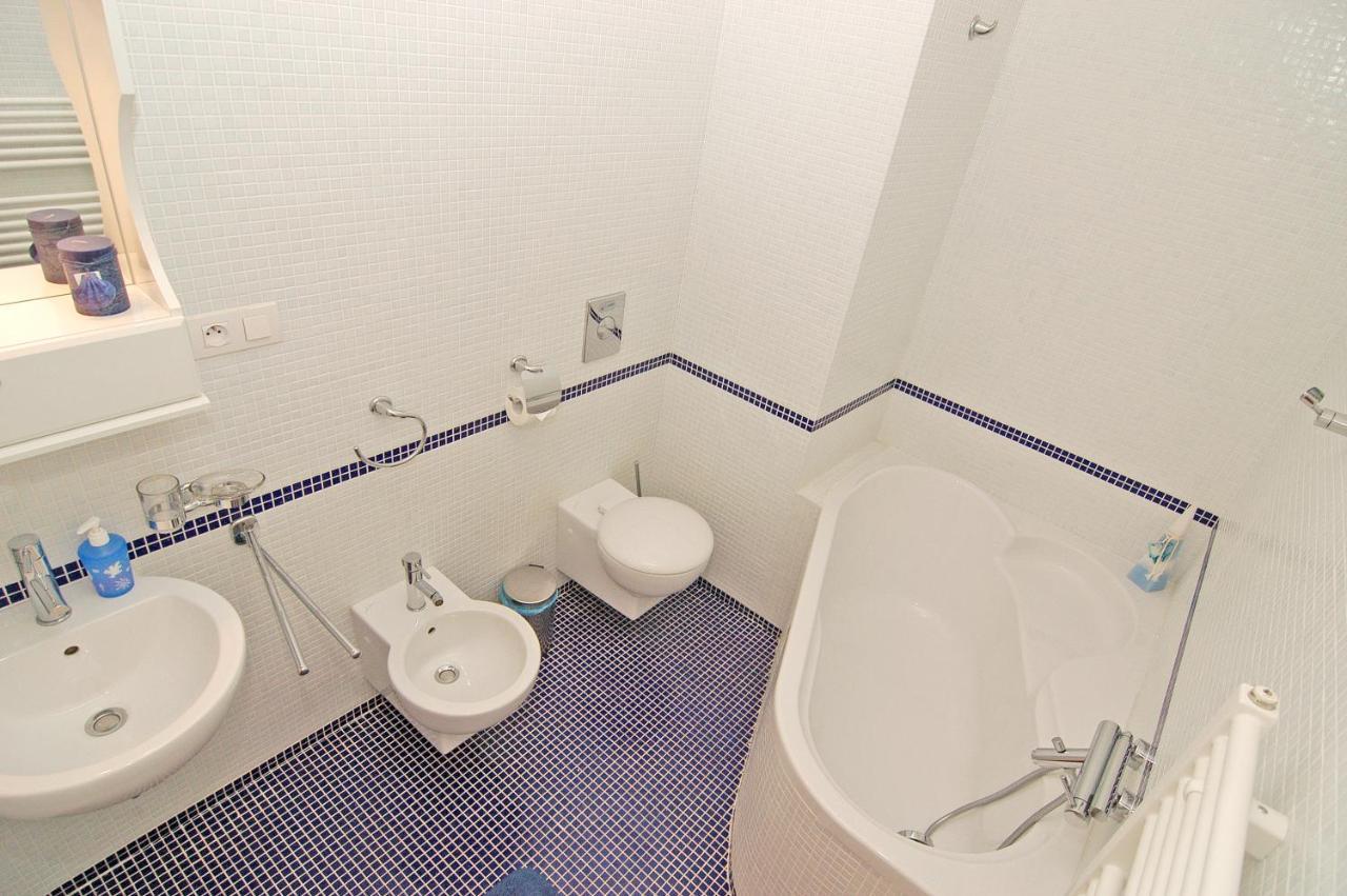 Residence La Familia Прага Экстерьер фото