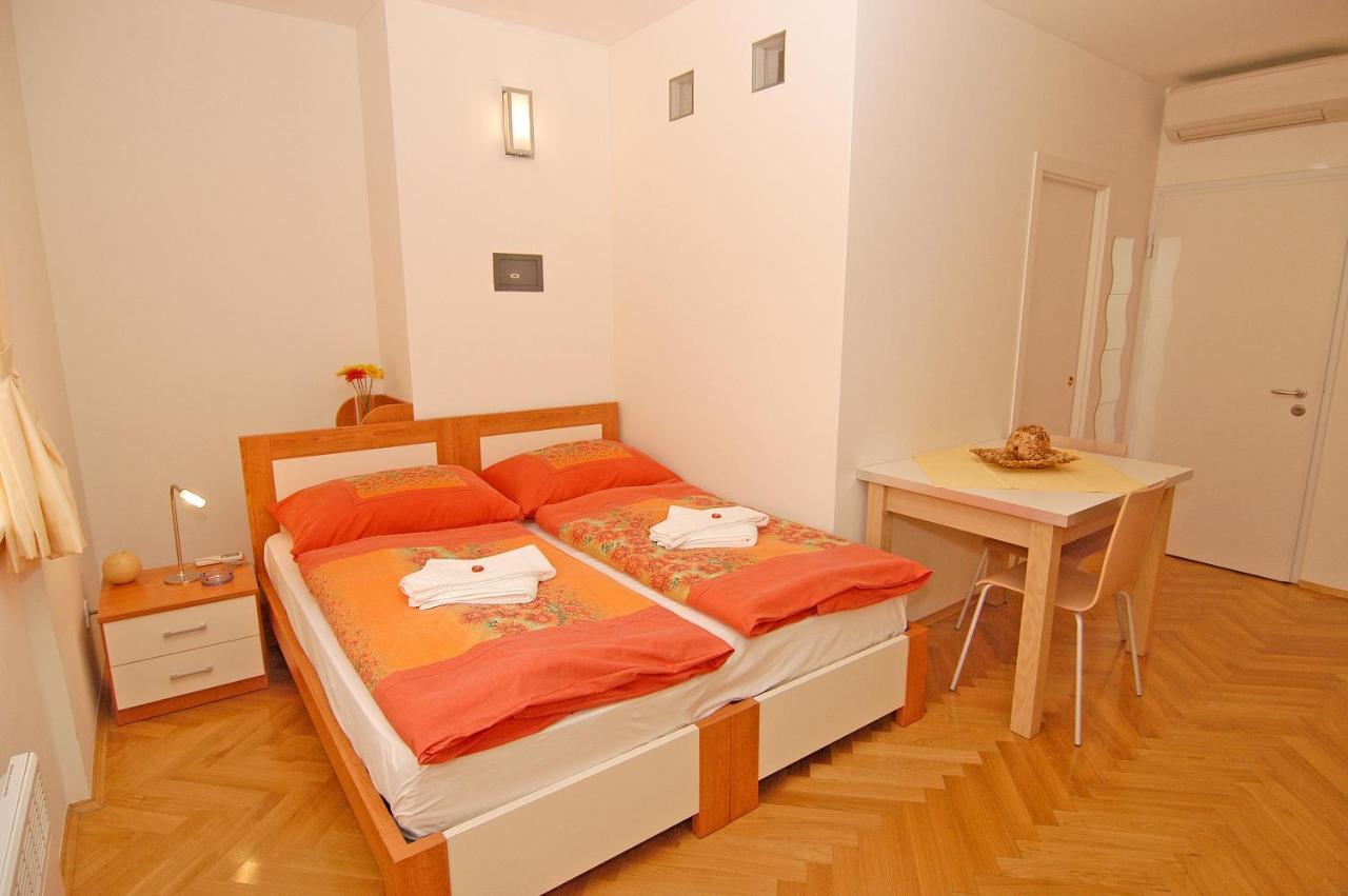 Residence La Familia Прага Экстерьер фото