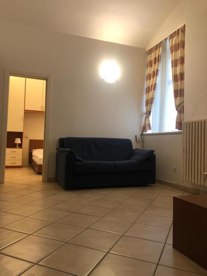 Residence La Familia Прага Экстерьер фото