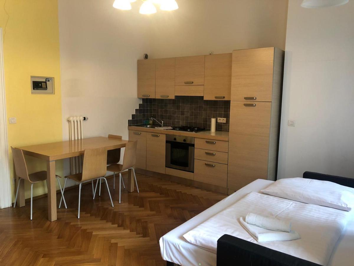 Residence La Familia Прага Экстерьер фото