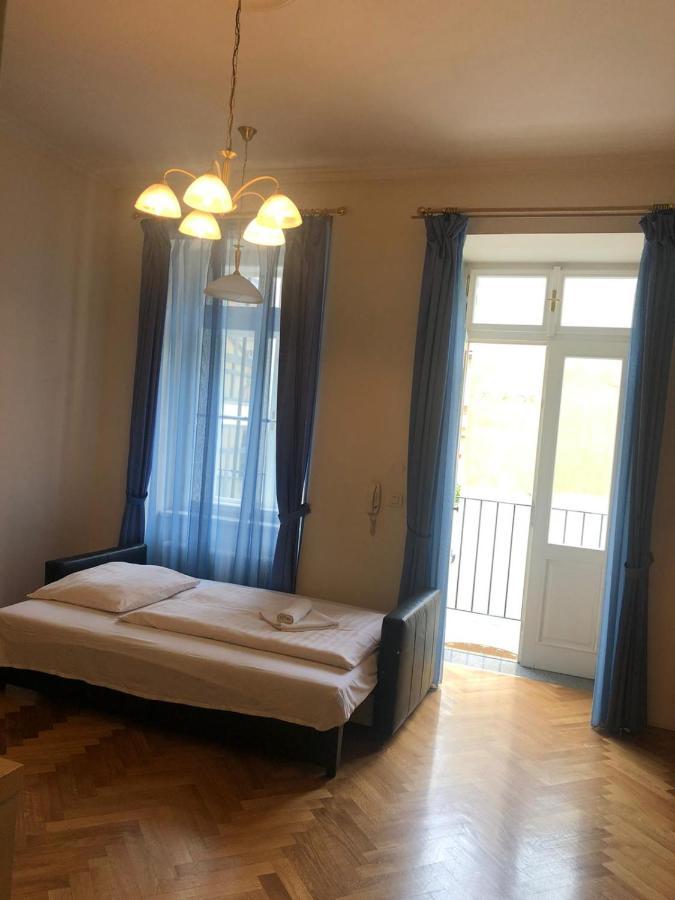 Residence La Familia Прага Экстерьер фото