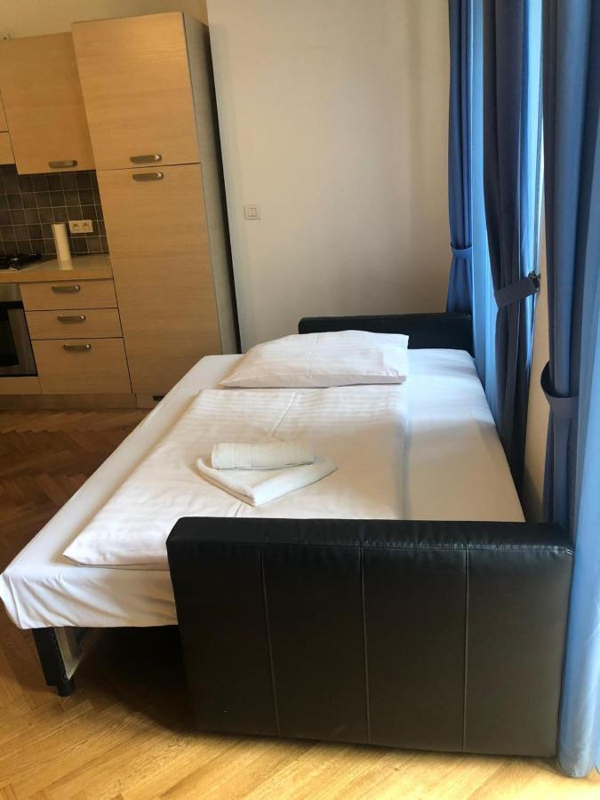 Residence La Familia Прага Экстерьер фото