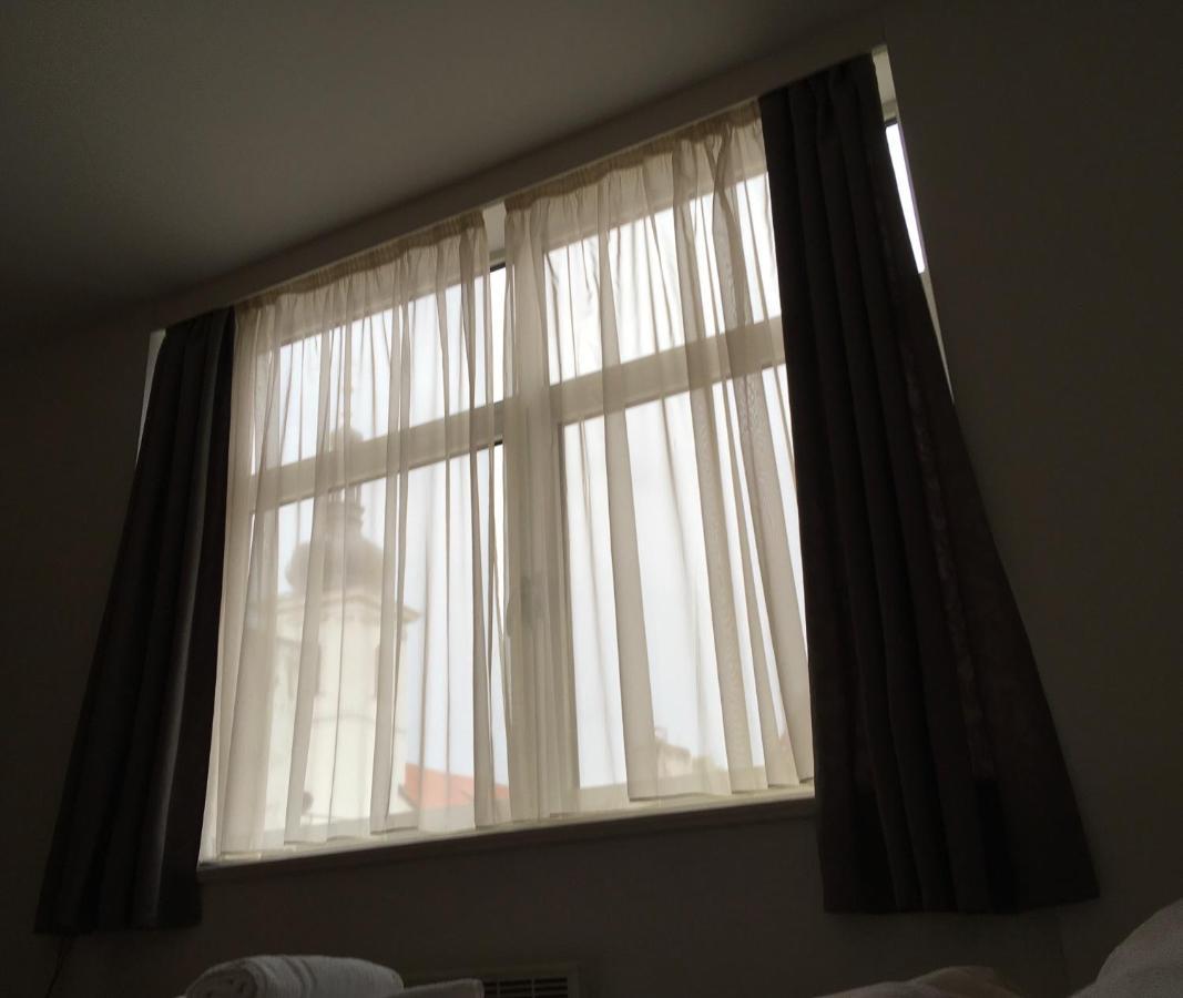 Residence La Familia Прага Экстерьер фото