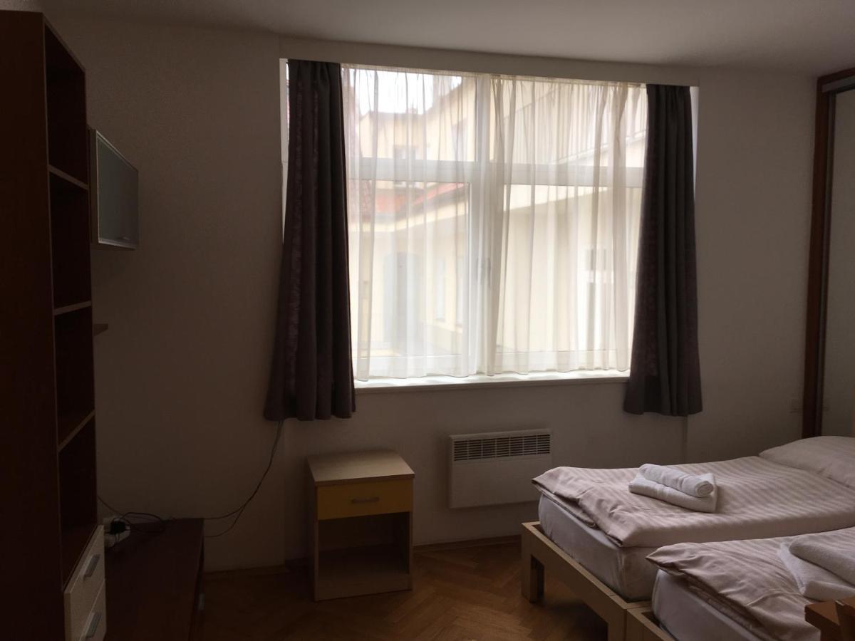 Residence La Familia Прага Экстерьер фото