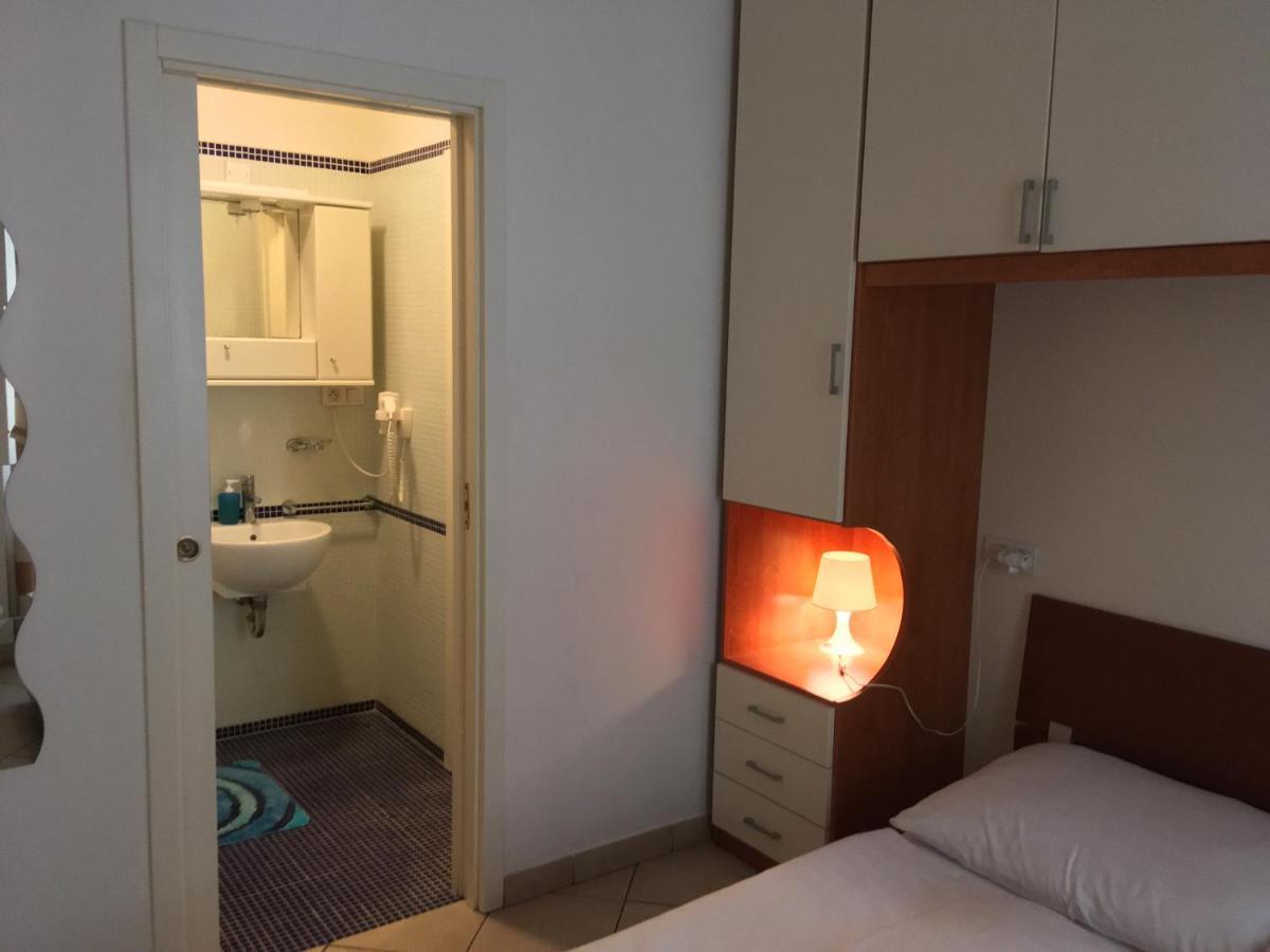 Residence La Familia Прага Экстерьер фото