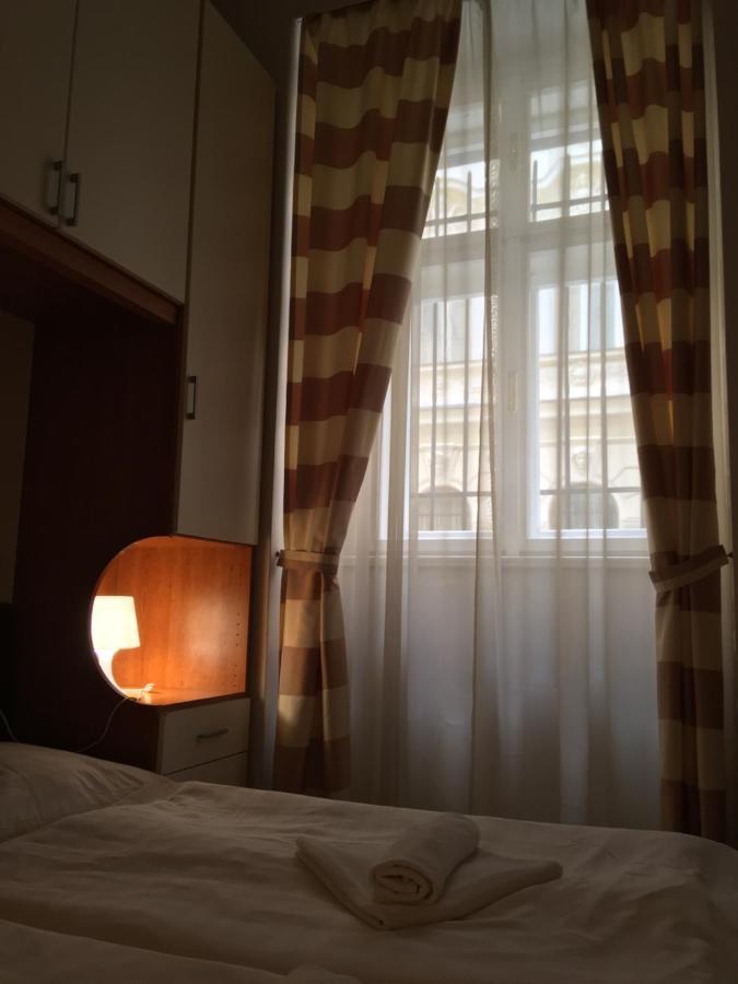 Residence La Familia Прага Экстерьер фото