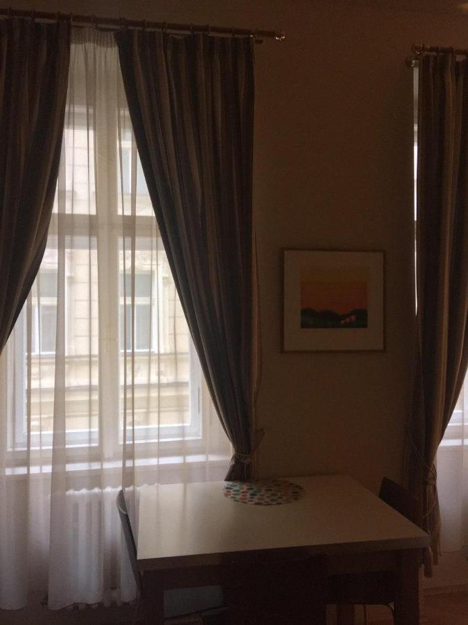 Residence La Familia Прага Экстерьер фото