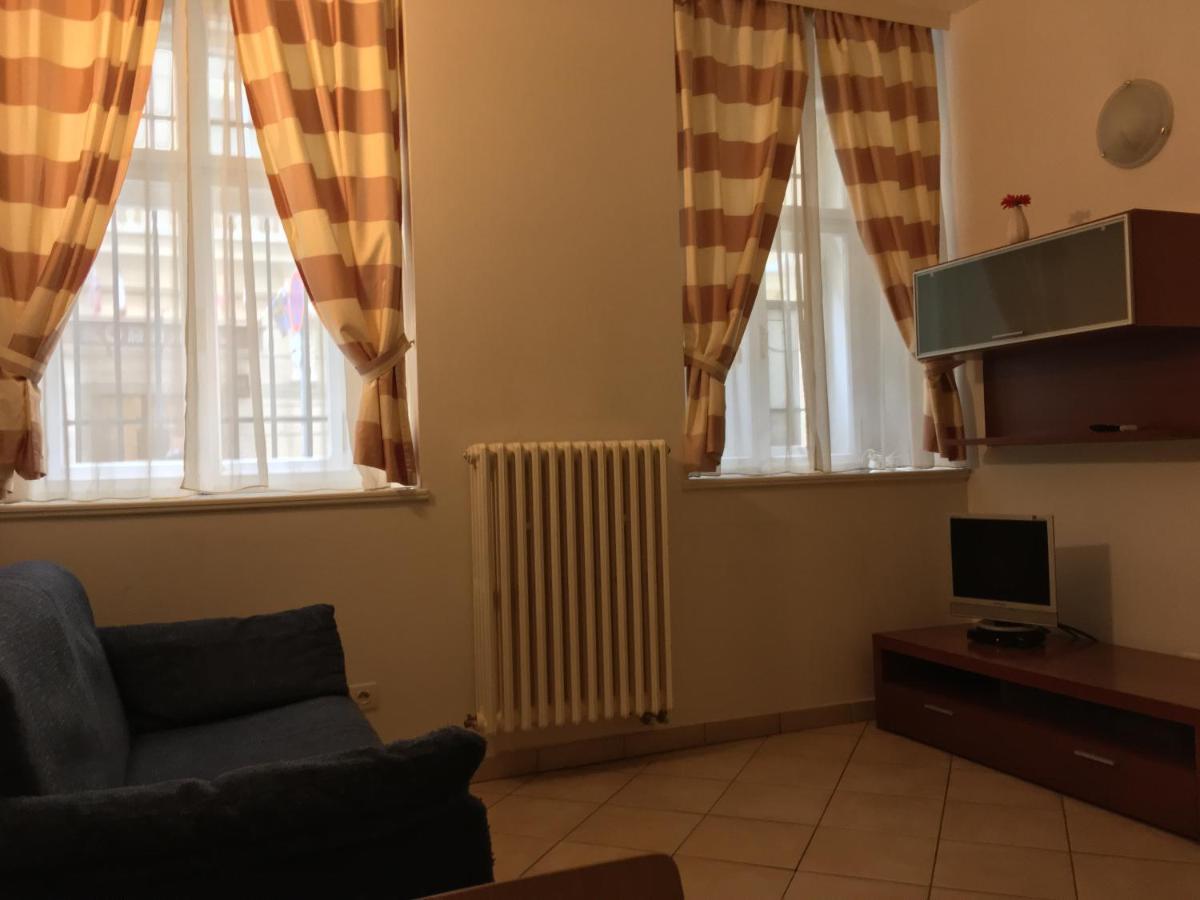 Residence La Familia Прага Экстерьер фото