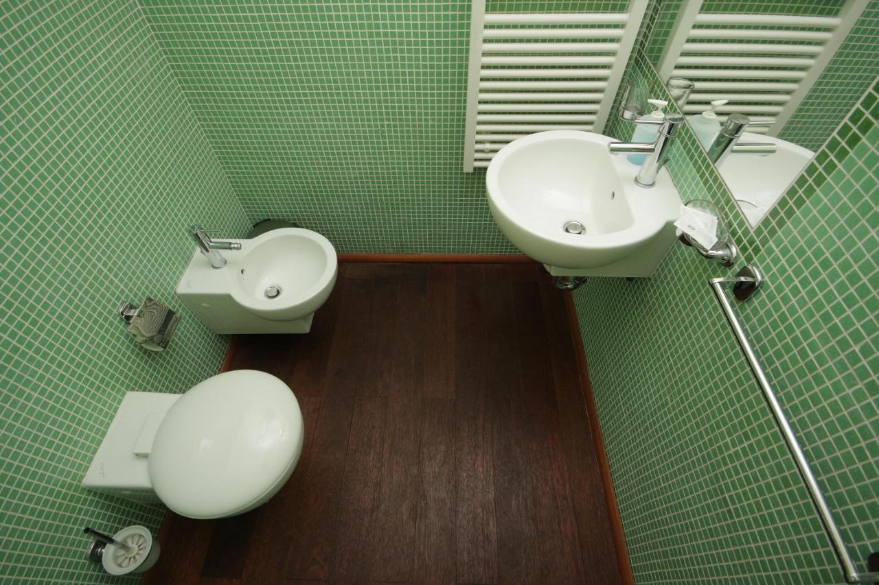 Residence La Familia Прага Экстерьер фото