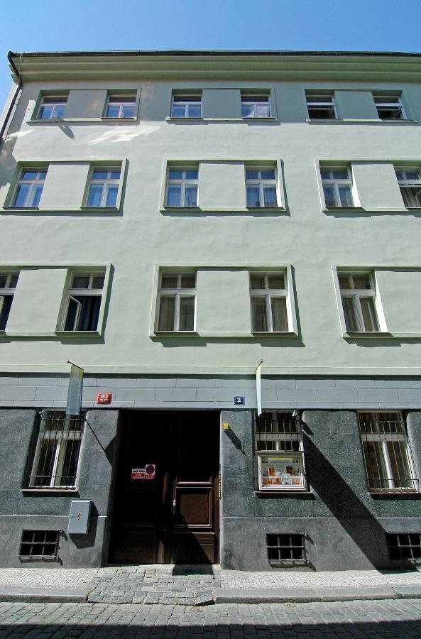Residence La Familia Прага Экстерьер фото