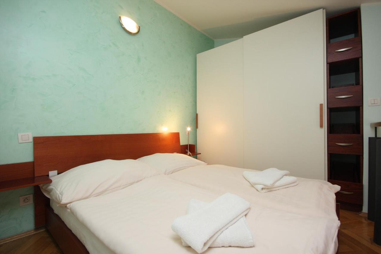Residence La Familia Прага Экстерьер фото