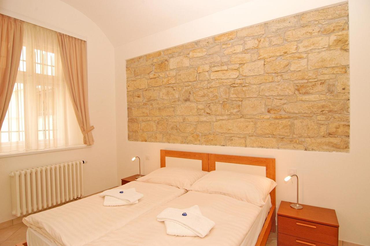 Residence La Familia Прага Экстерьер фото