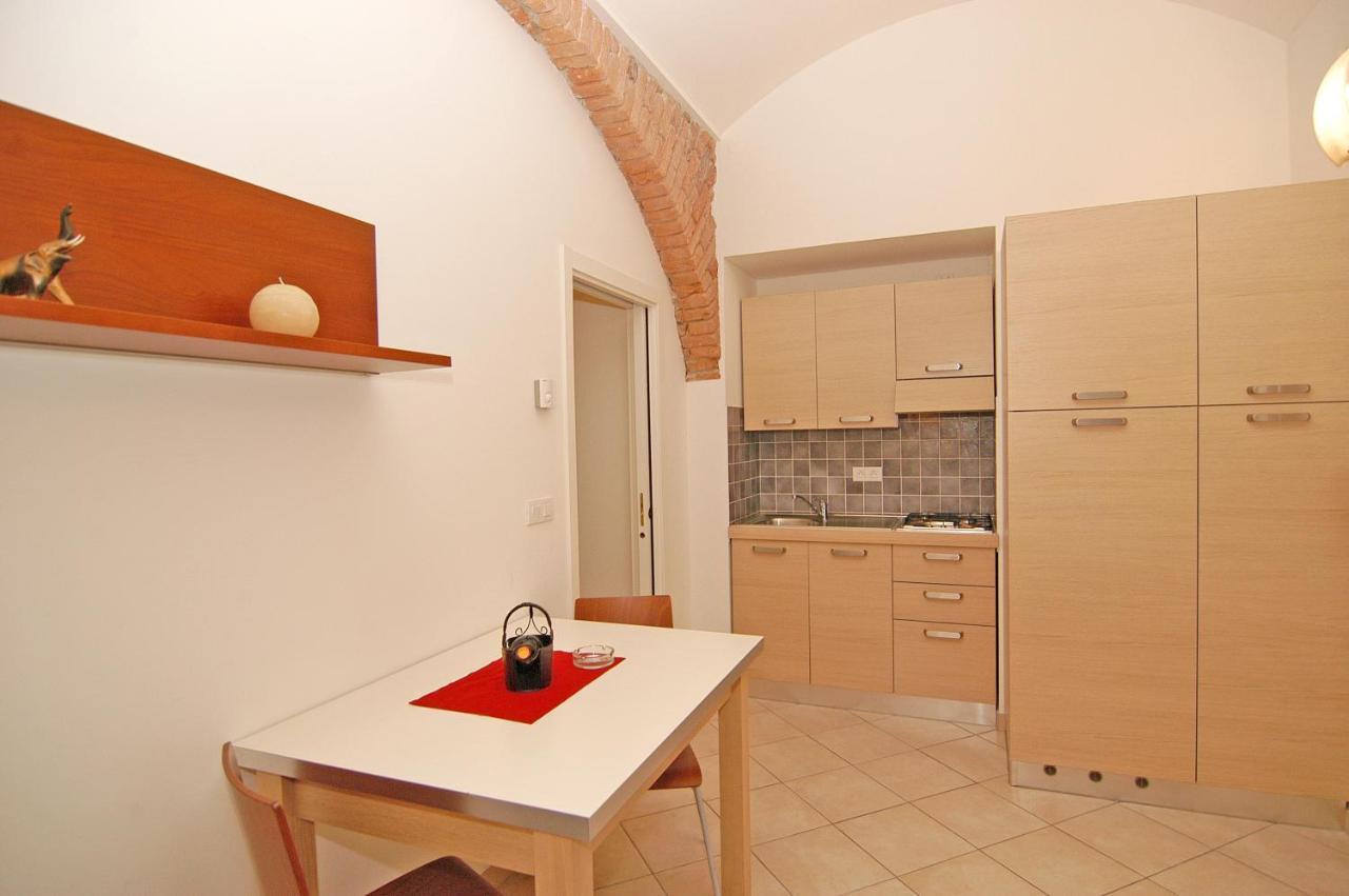 Residence La Familia Прага Экстерьер фото