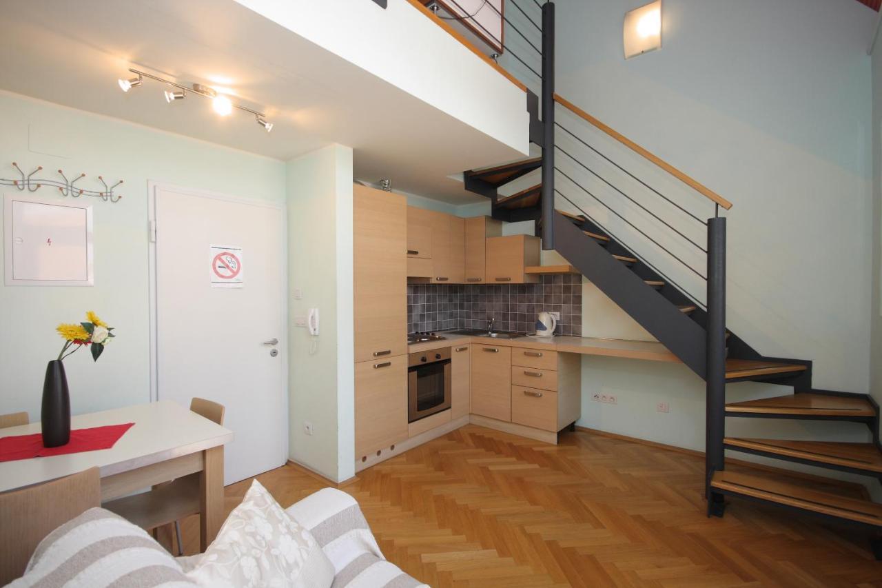 Residence La Familia Прага Экстерьер фото